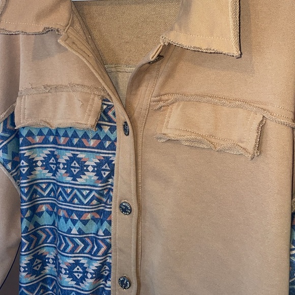 Miss Me Shacket Southwest Print button down top - Picture 4 of 11